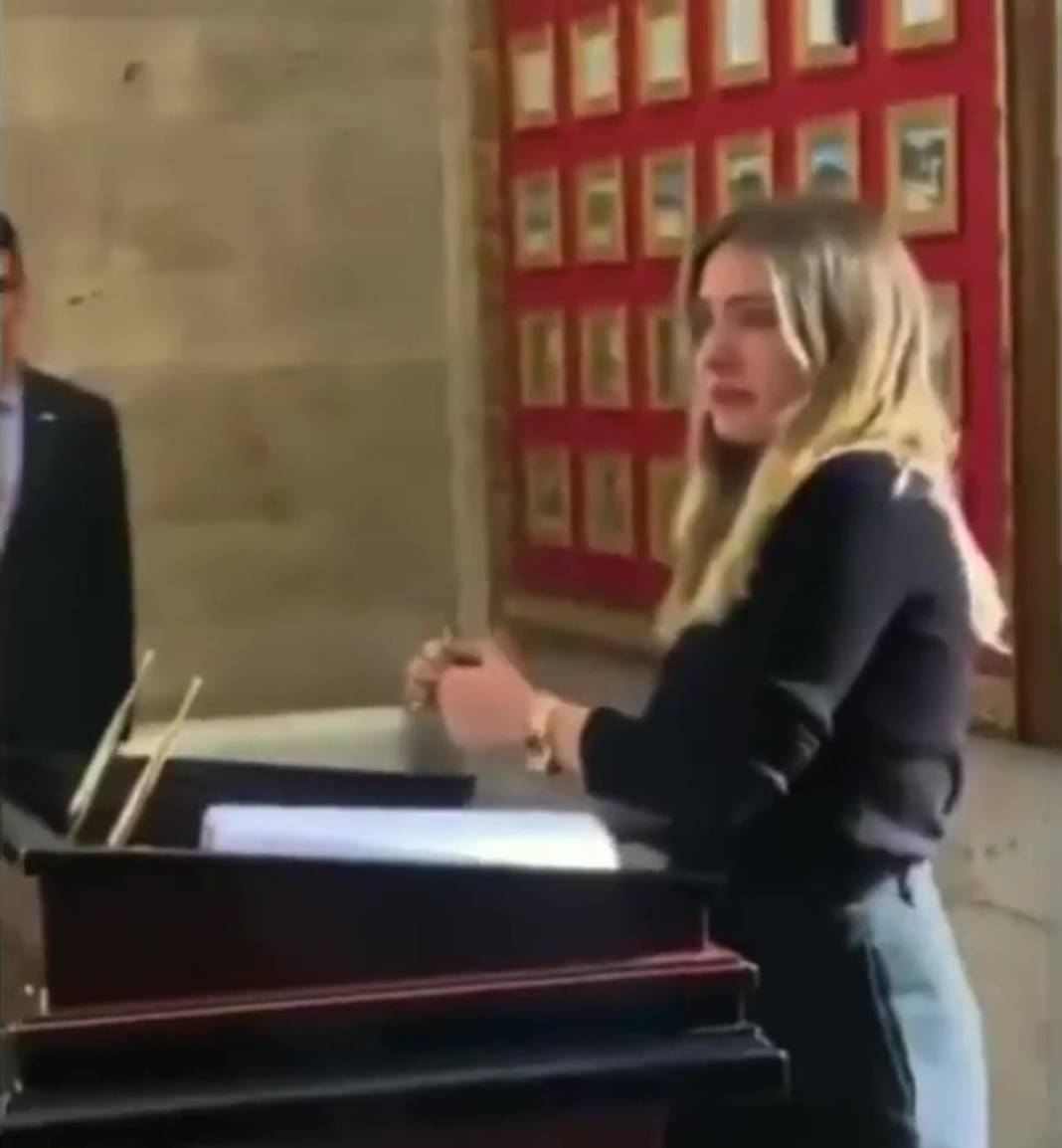 Ben taş değilim! Anıtkabir ziyaretinde gözyaşlarını tutamayan Eda Ece, gelen yorumlara tepki gösterdi 3